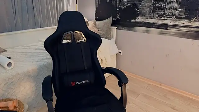 Nicole Hampton online show from February 2025 02:28:02 AM