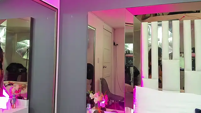 Snapshot of Cloee_Rainbow1 chatting on February 2025 06:09:02 PM Cloee Rainbow1 online show from February 2025 06:09:02 PM