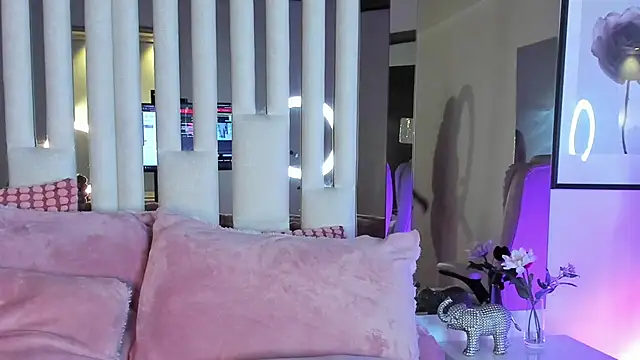 Snapshot of Cloee_Rainbow1 chatting on March 2026 12:08:01 PM Cloee Rainbow1 online show from March 2026 12:08:01 PM