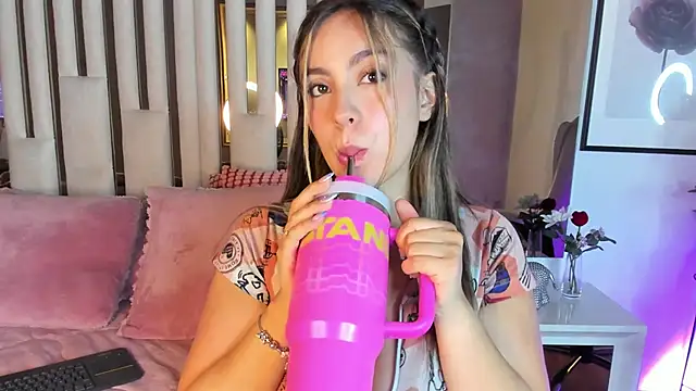 Snapshot of Cloee_Rainbow1 chatting on March 2026 12:05:01 PM Cloee Rainbow1 online show from March 2026 12:05:01 PM