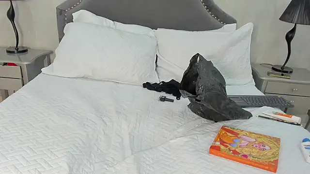 Snapshot of VictoriaBlackfire chatting on March 2025 04:08:02 AM VictoriaBlackfire online show from March 2025 04:08:02 AM