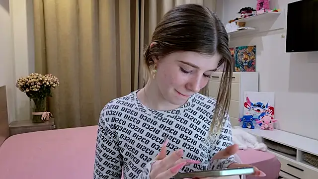 Snapshot of Bella_amory chatting on March 2026 08:25:01 PM Bella amory online show from March 2026 08:25:01 PM