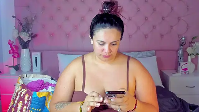 Snapshot of KourtneyEvans chatting on September 2025 04:39:02 PM KourtneyEvans online show from September 2025 04:39:02 PM