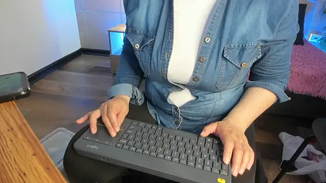 Snapshot of _michonne_ chatting on April 2026 10:15:01 PM michonne online show from April 2026 10:15:01 PM