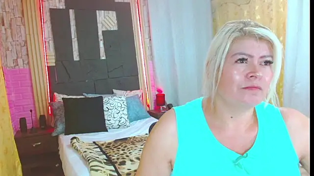 Herlys Texas online show from February 2025 10:47:02 PM