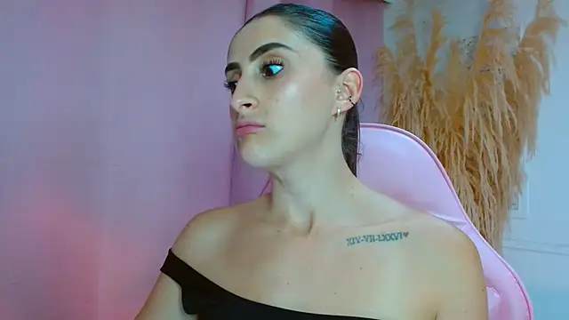 Danella houston online show from April 2026 08:02:02 PM