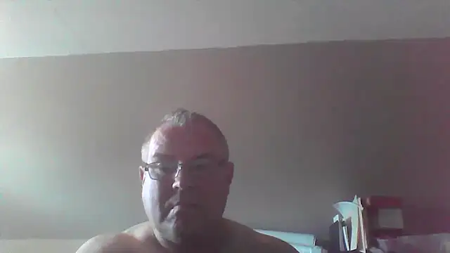 Snapshot of mkestr69 chatting on October 2025 05:20:02 PM mkestr69 online show from October 2025 05:20:02 PM