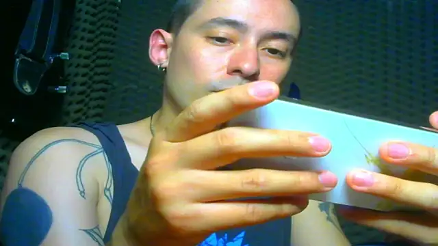 Snapshot of vampireathome chatting on March 2025 01:28:01 AM vampireathome online show from March 2025 01:28:01 AM