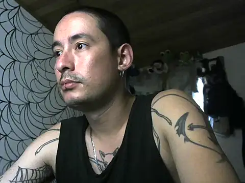 Snapshot of vampireathome chatting on May 2026 06:59:01 PM vampireathome online show from May 2026 06:59:01 PM