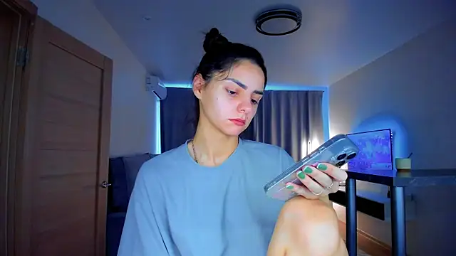 EmiliaZen online show from October 2025 01:01:01 PM