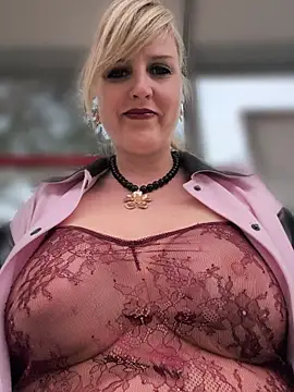 Snapshot of Sexybiene969 chatting on May 2026 04:14:02 PM Sexybiene969 online show from May 2026 04:14:02 PM