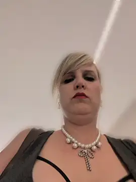 Snapshot of Sexybiene969 chatting on May 2026 04:13:01 PM Sexybiene969 online show from May 2026 04:13:01 PM