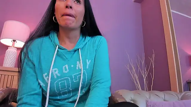 Snapshot of scarlet_edwars chatting on March 2025 06:33:01 PM scarlet edwars online show from March 2025 06:33:01 PM