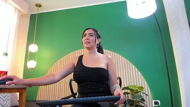 Snapshot of scarlet_edwars chatting on January 2026 06:35:01 PM scarlet edwars online show from January 2026 06:35:01 PM