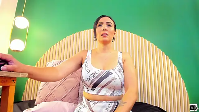 Snapshot of scarlet_edwars chatting on February 2026 06:25:01 PM scarlet edwars online show from February 2026 06:25:01 PM