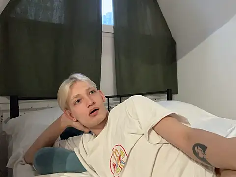 Snapshot of Julian_wins chatting on February 2025 10:46:01 AM Julian wins online show from February 2025 10:46:01 AM