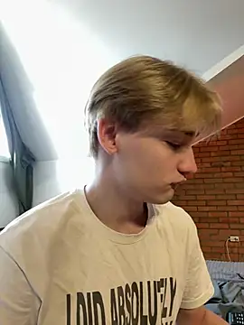 Snapshot of Julian_wins chatting on March 2025 10:21:02 AM Julian wins online show from March 2025 10:21:02 AM