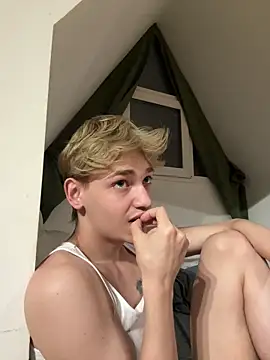 Snapshot of Julian_wins chatting on March 2025 03:02:02 PM Julian wins online show from March 2025 03:02:02 PM