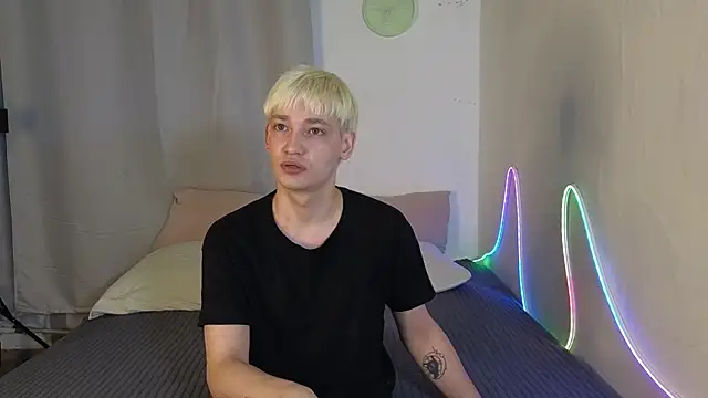 Snapshot of Julian_wins chatting on April 2026 11:57:02 PM Julian wins online show from April 2026 11:57:02 PM