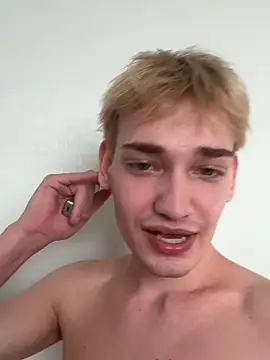 Snapshot of Julian_wins chatting on April 2026 11:48:02 AM Julian wins online show from April 2026 11:48:02 AM