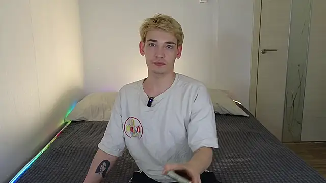 Snapshot of Julian_wins chatting on April 2026 12:02:02 AM Julian wins online show from April 2026 12:02:02 AM