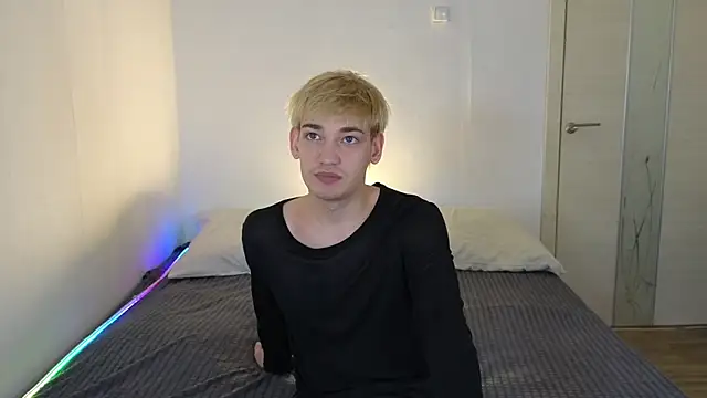 Snapshot of Julian_wins chatting on April 2026 12:01:01 AM Julian wins online show from April 2026 12:01:01 AM