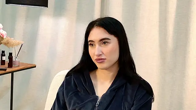 Snapshot of LynnaHandley chatting on February 2025 12:50:01 PM LynnaHandley online show from February 2025 12:50:01 PM