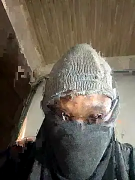 OneWhoBringsJoy online show from November 2025 01:44:01 PM