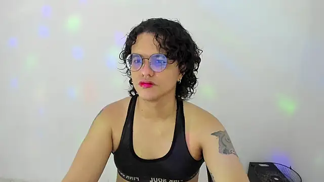 Snapshot of Diane_blossom chatting on October 2025 06:14:02 PM Diane blossom online show from October 2025 06:14:02 PM