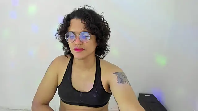 Snapshot of Diane_blossom chatting on October 2025 06:09:01 PM Diane blossom online show from October 2025 06:09:01 PM