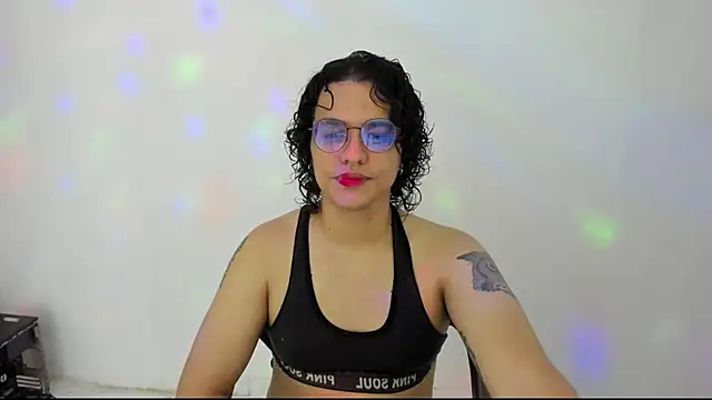 Snapshot of Diane_blossom chatting on November 2025 06:07:02 PM Diane blossom online show from November 2025 06:07:02 PM