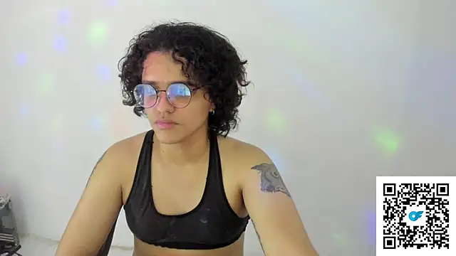 Snapshot of Diane_blossom chatting on November 2025 06:29:02 PM Diane blossom online show from November 2025 06:29:02 PM