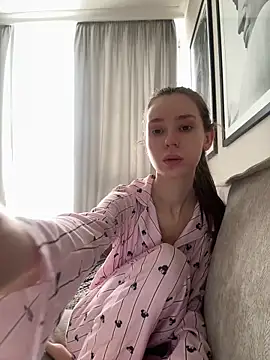 RosieMills online show from March 2026 07:58:02 AM