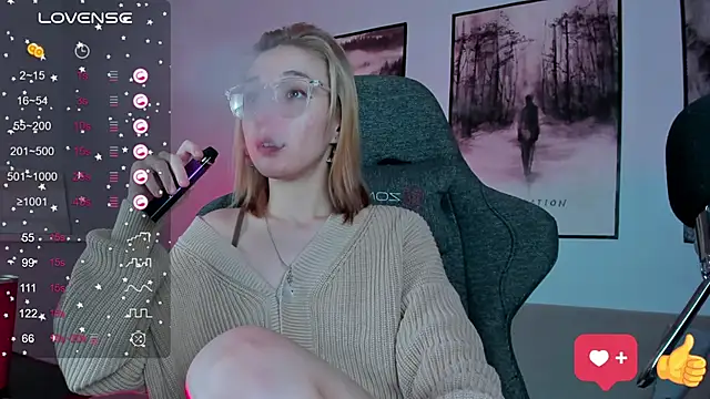 Snapshot of PhilippaAdamas chatting on February 2025 05:44:02 AM PhilippaAdamas online show from February 2025 05:44:02 AM