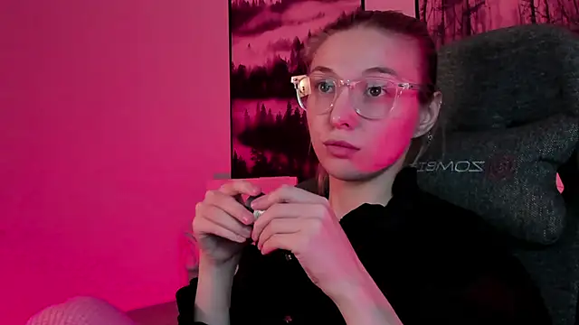 Snapshot of PhilippaAdamas chatting on March 2025 05:40:02 AM PhilippaAdamas online show from March 2025 05:40:02 AM