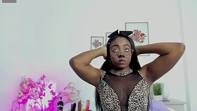 alejandra-cortes online show from October 2025 10:59:01 AM