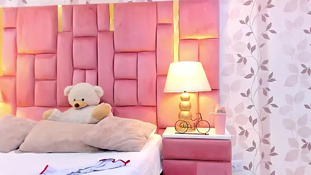 ArianaFranco online show from April 2026 02:00:01 PM