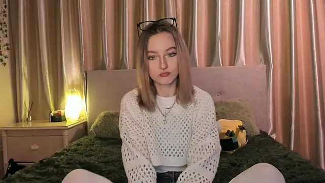 Snapshot of MiaRanki chatting on March 2025 04:37:01 PM MiaRanki online show from March 2025 04:37:01 PM