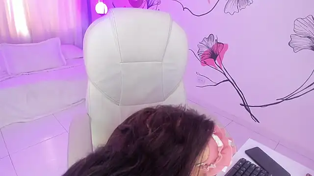 Snapshot of Isabela_Fiorelli chatting on February 2025 12:06:02 PM Isabela Fiorelli online show from February 2025 12:06:02 PM