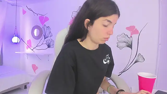 Snapshot of Isabela_Fiorelli chatting on February 2025 12:20:01 PM Isabela Fiorelli online show from February 2025 12:20:01 PM