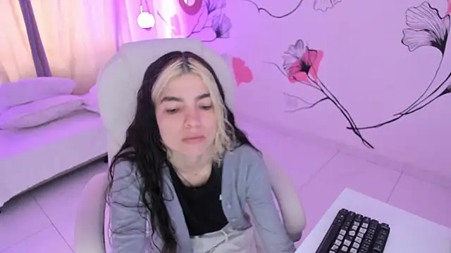 Snapshot of Isabela_Fiorelli chatting on September 2025 01:33:01 PM Isabela Fiorelli online show from September 2025 01:33:01 PM