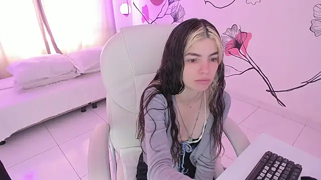 Snapshot of Isabela_Fiorelli chatting on September 2025 01:45:02 PM Isabela Fiorelli online show from September 2025 01:45:02 PM