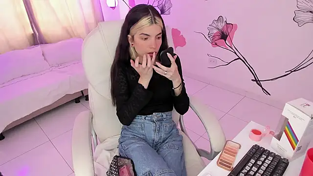 Snapshot of Isabela_Fiorelli chatting on September 2025 05:18:01 PM Isabela Fiorelli online show from September 2025 05:18:01 PM