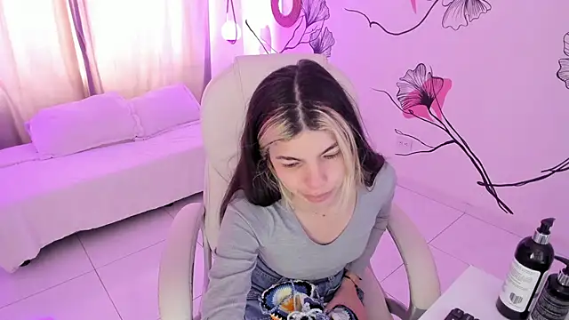 Isabela Fiorelli online show from November 2025 01:12:02 PM