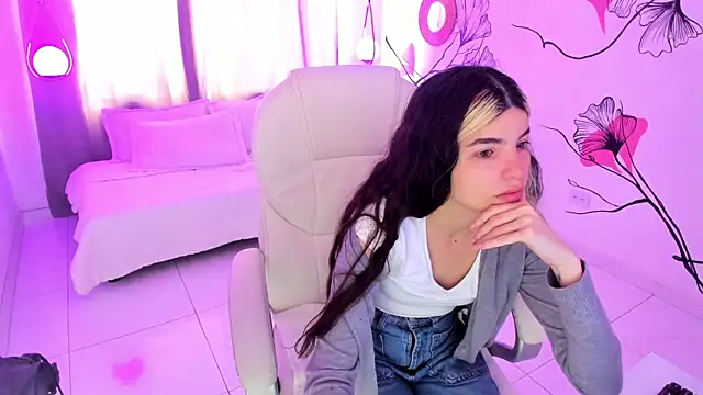 Isabela Fiorelli online show from November 2025 01:09:02 PM