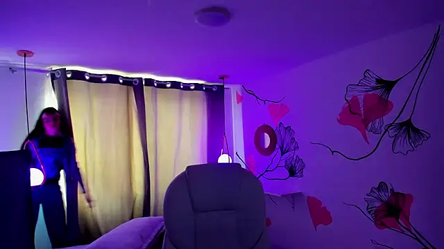 Isabela Fiorelli online show from November 2025 01:18:02 PM