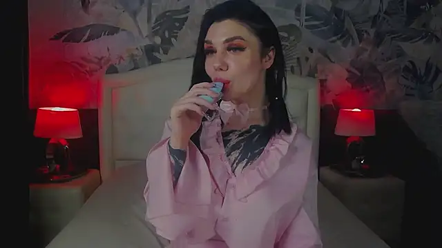MaeveMoon online show from May 2026 02:18:01 AM