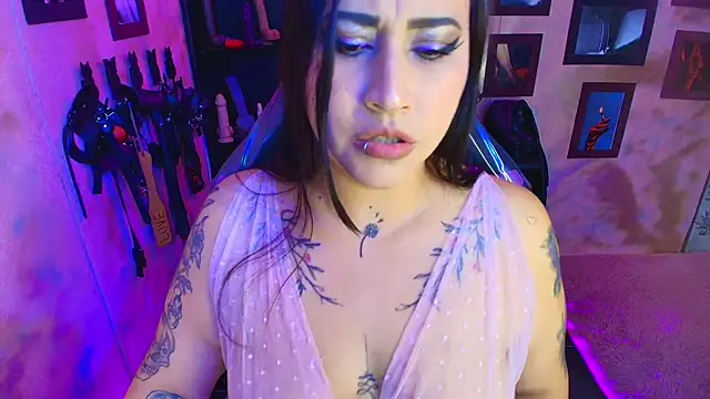 Snapshot of cherryy_bombshelll chatting on February 2026 05:39:02 PM cherryy bombshelll online show from February 2026 05:39:02 PM