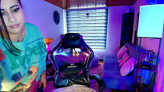 Snapshot of cherryy_bombshelll chatting on April 2026 02:44:01 PM cherryy bombshelll online show from April 2026 02:44:01 PM