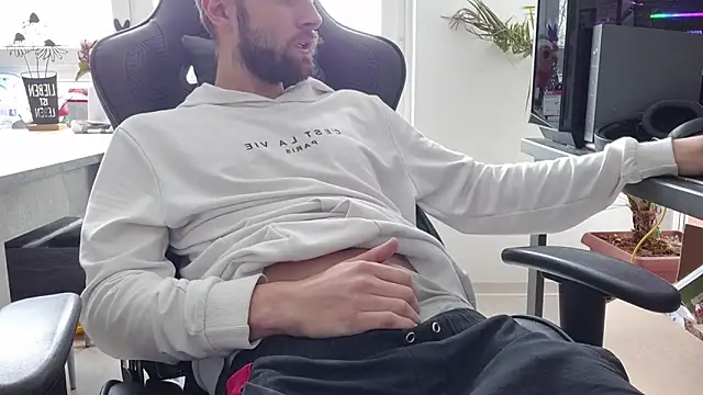 ademandjulia online show from February 2026 12:21:01 PM